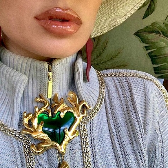 Desire to satisfy... - Picture 9 of 16